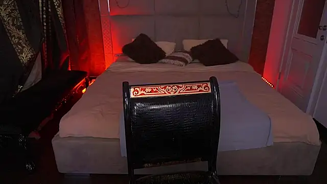 amiragoldd - AmiraGoldd's free webcam - UK Sex Cams