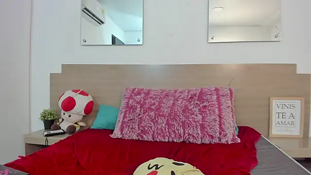 MelaniRosse webcam