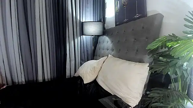 delightfulasianhugecock webcam