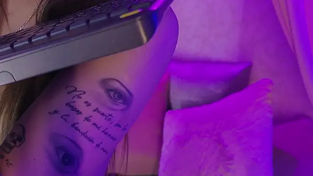 AmmyJones_ webcam