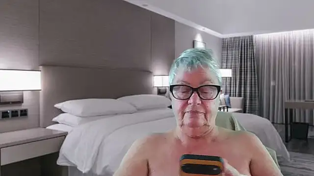 Mystery-Grandmother webcam