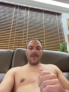 Adventurehotman live sex cam