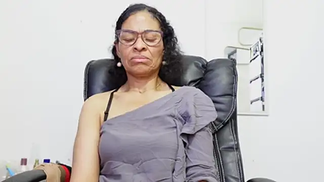 Aries_Mature webcam