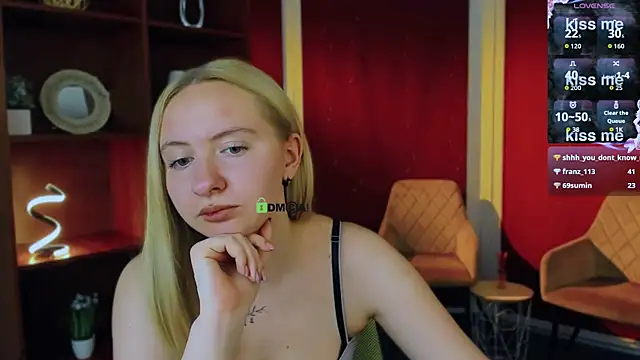 mila_glow1 webcam