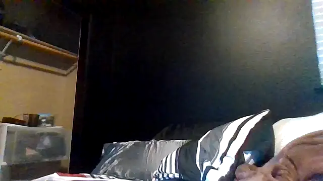 Tallhungcloudyyy webcam