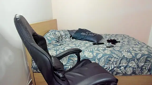 nina_pons webcam