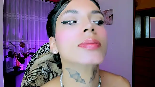 nilam_valker webcam
