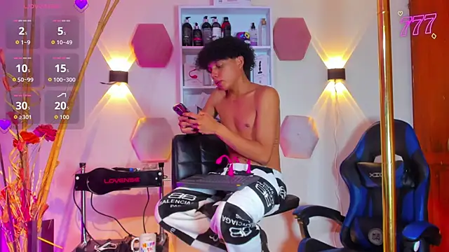 _taylor_black webcam