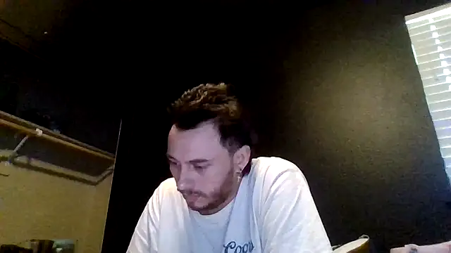 Tallhungcloudyyy webcam