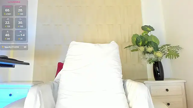 mia_pineda webcam