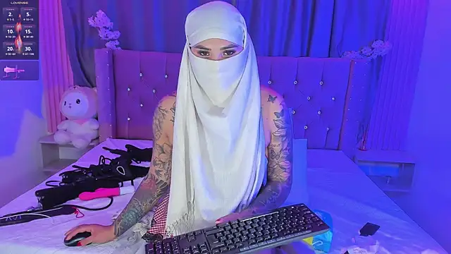Nayla-Mouna webcam