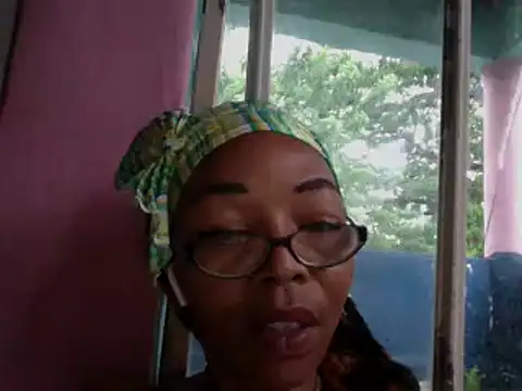 Ladyzee25 webcam