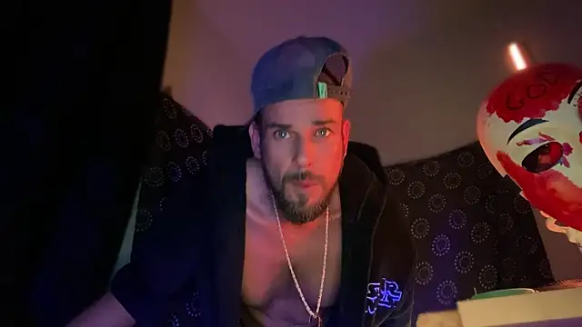 Guyst049 webcam