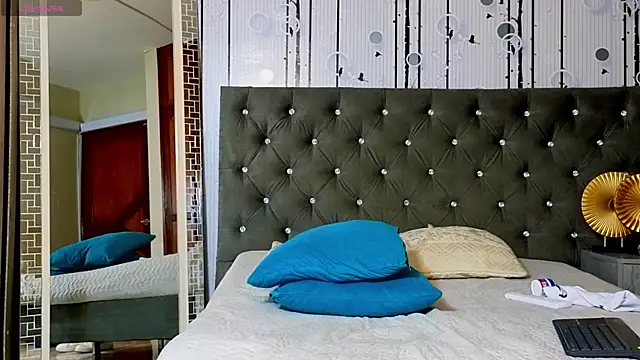 Alex_Bloom webcam