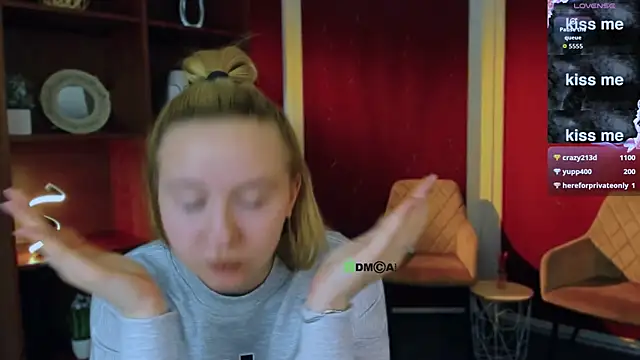 mila_glow1 webcam