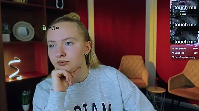mila_glow1 webcam