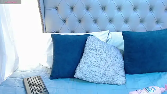 Liiamthompson webcam