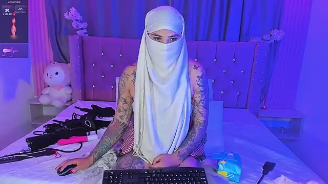 Nayla-Mouna webcam