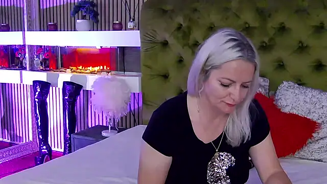 ladytouch - LadyTouch's free webcam - UK Sex Cams