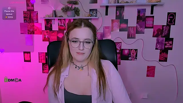 luna_berryy webcam