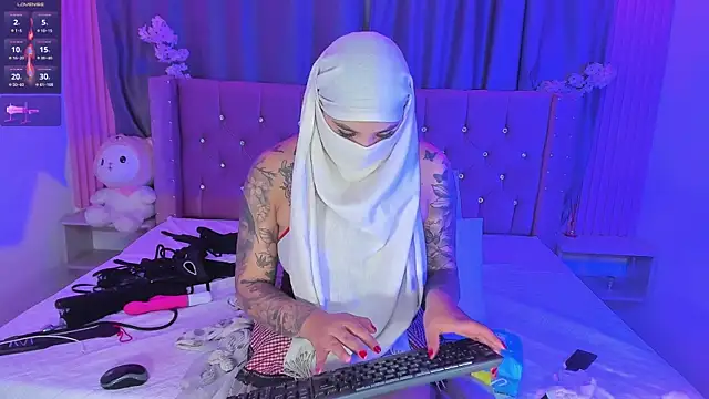 Nayla-Mouna webcam