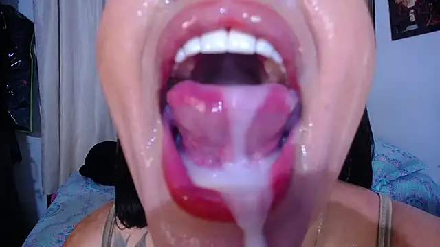 Sharlottee webcam