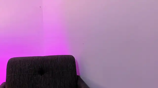 SuzzieSweet webcam