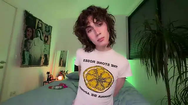 kira_yoshika9e webcam