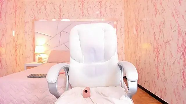 Emily_Whinfre webcam