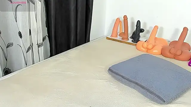 CREAMY_BUBBLEGUM webcam