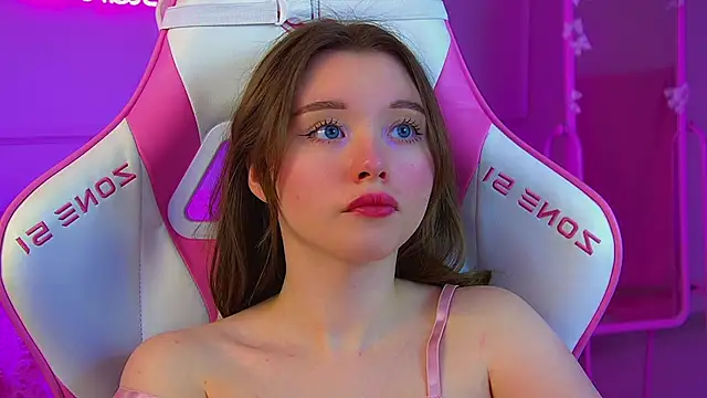 KeiraAsti webcam