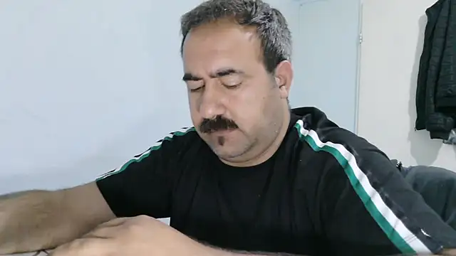 -dark-look- live sex cam