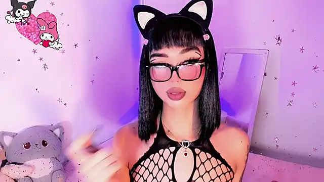 Miss-Saraii webcam