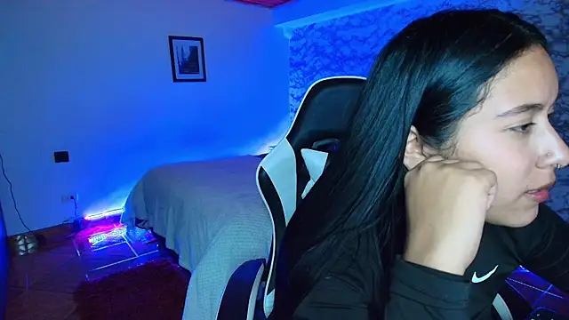 Camila_IRoose webcam