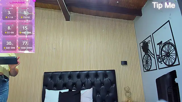 Paulinna_Curvy webcam