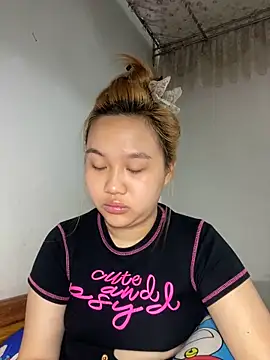 Almira6868 webcam
