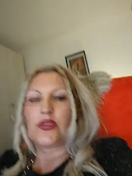 Divineblond webcam