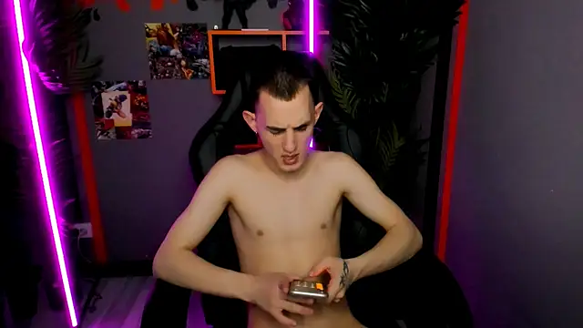 Lucas_Moran webcam