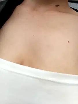 LucyBri01 webcam