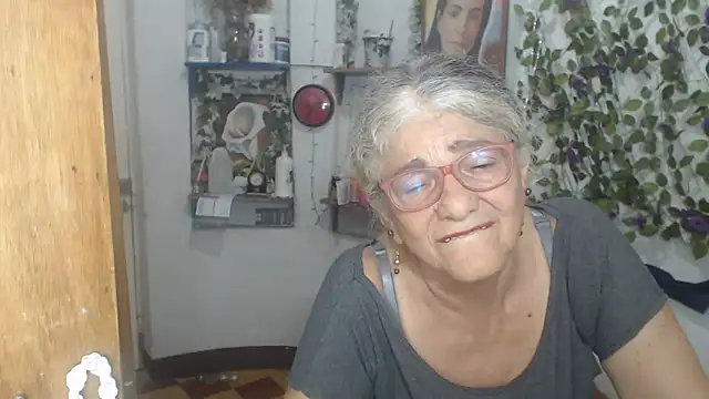 FunnyGrandma webcam