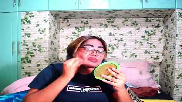 Indian_Lola00 webcam