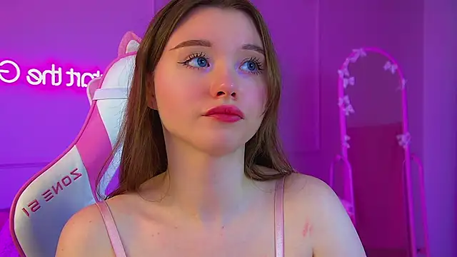 KeiraAsti webcam