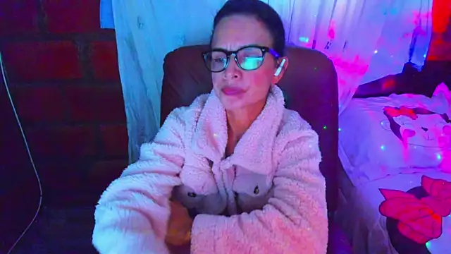 BrianaGarner webcam
