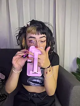 baby_akuma webcam