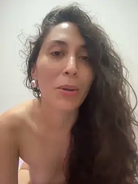 LatinDoll8 webcam