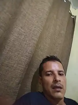 Alvarito_25 webcam