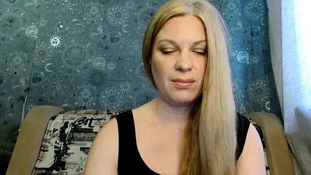 BlondeFox webcam