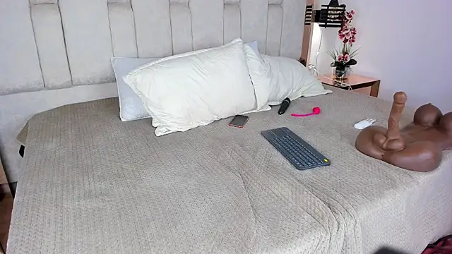 REINA_ADAHARA webcam
