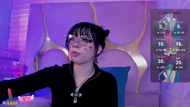 NaniiSisy webcam