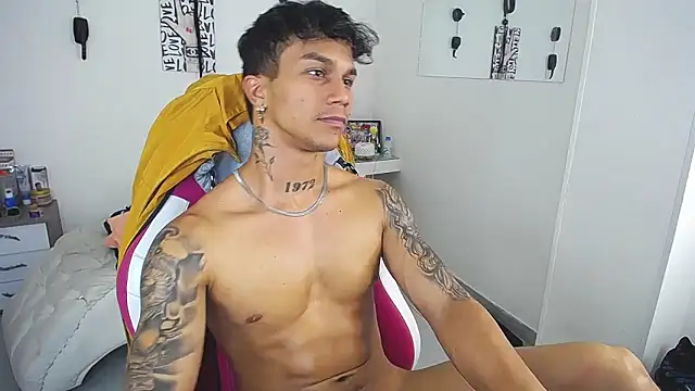 Leonard_Price live sex cam